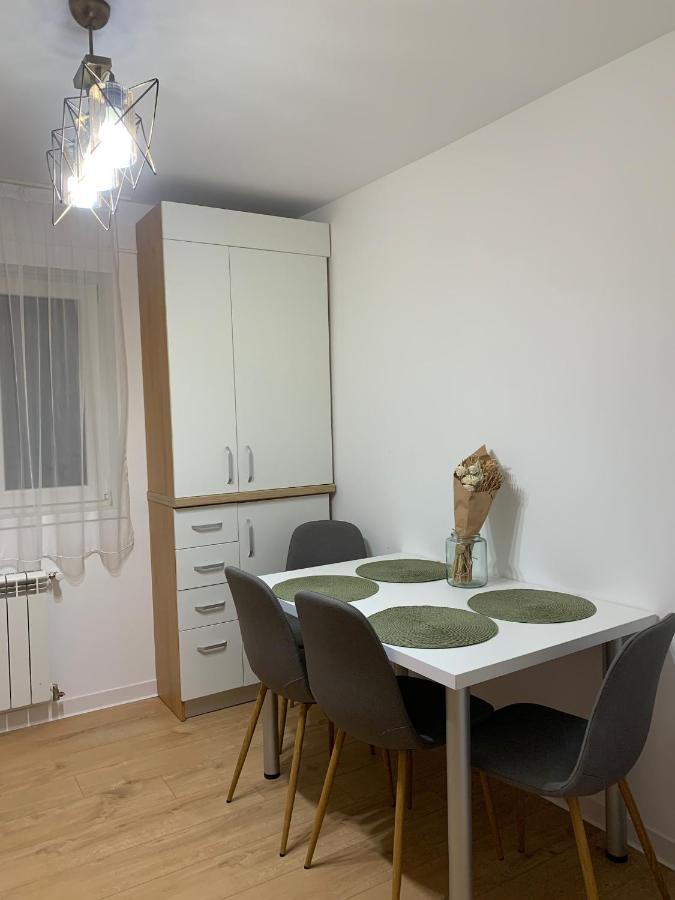 Sunny Apartment In スチャヴァ エクステリア 写真